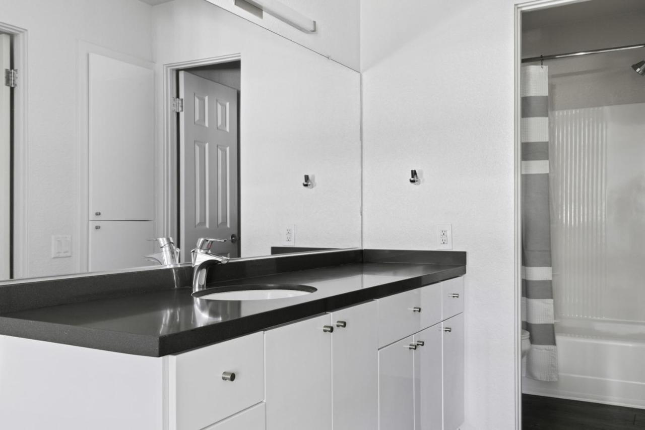 Apartment Burbank 1br W Wd Pool Gym Nr Wf Tj Lax-720 Los Angeles